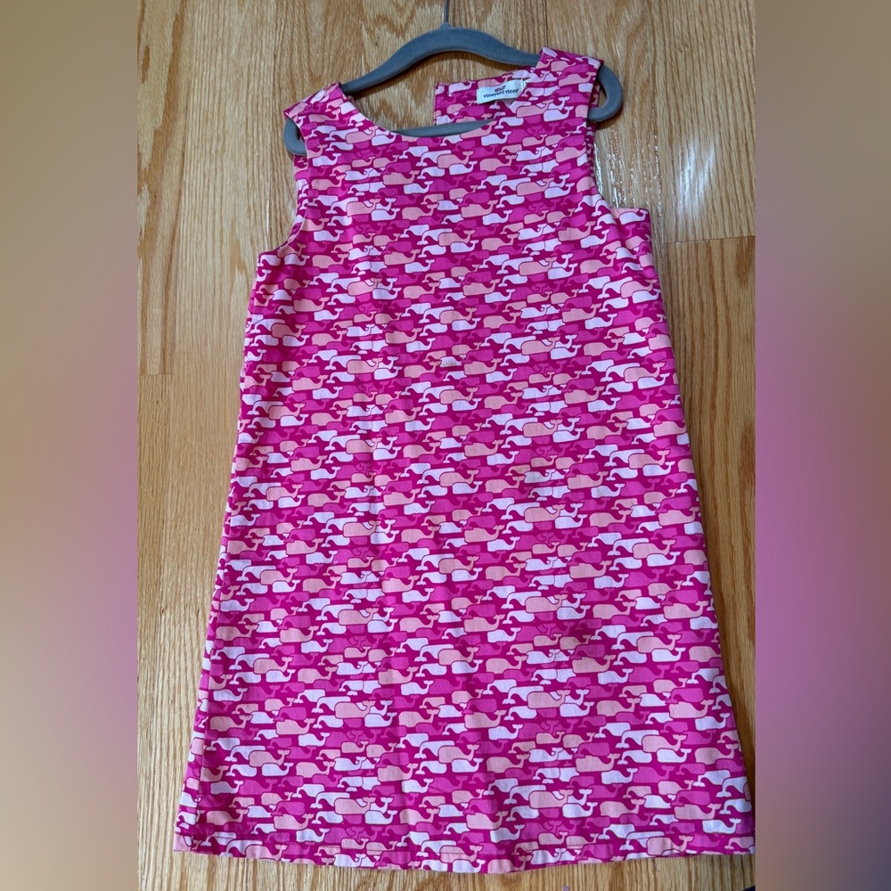 Vineyard Vines pink whales dress size 6- small stain in the front